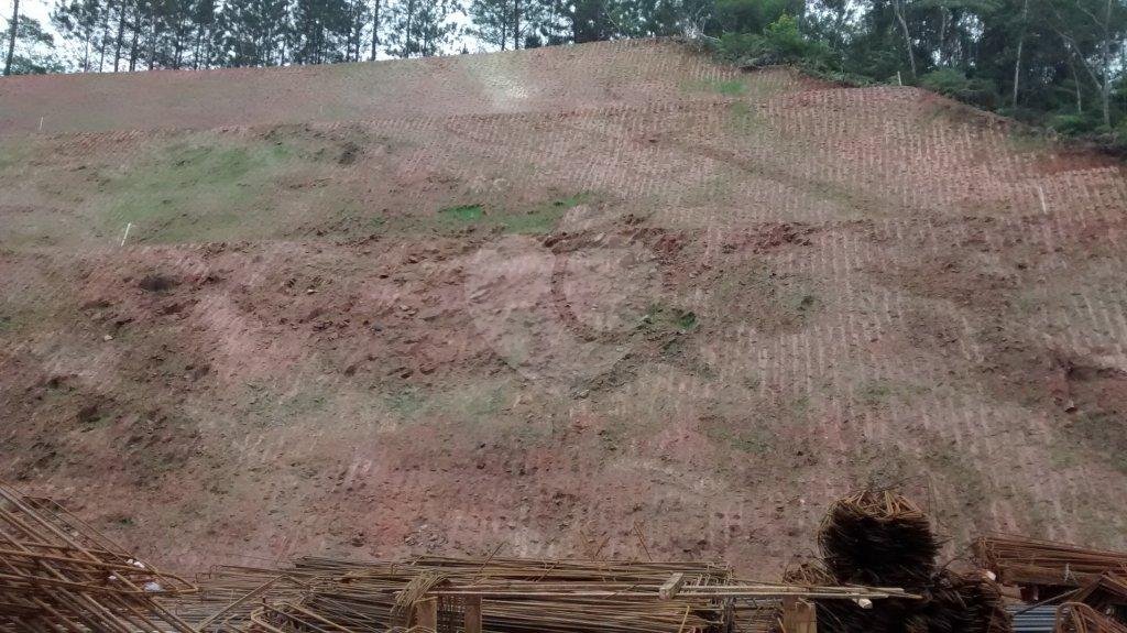 Terreno com represa particular.