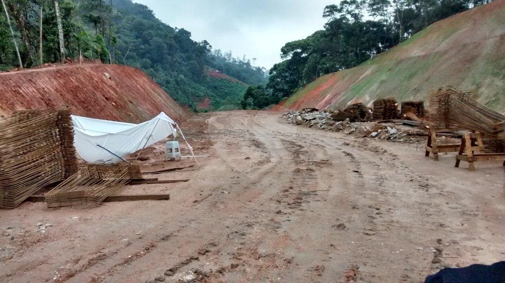 Terreno com represa particular.