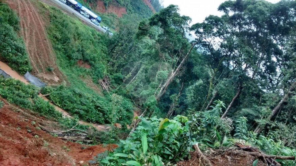 Terreno com represa particular.
