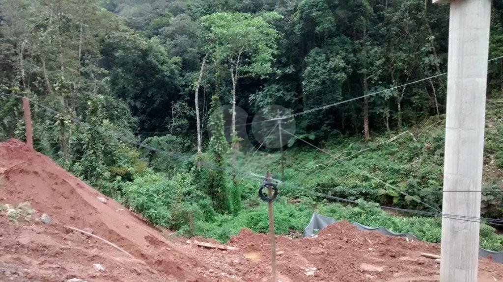 Terreno com represa particular.