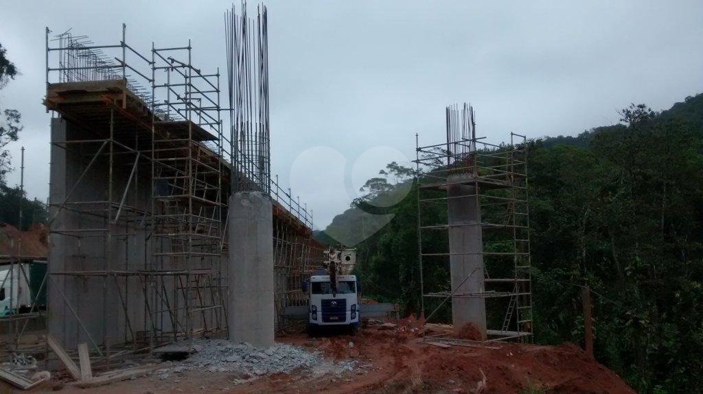 Terreno com represa particular.