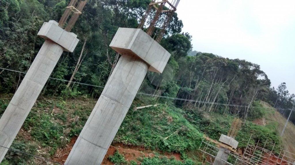 Terreno com represa particular.