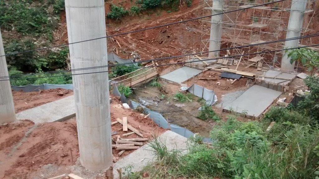Terreno com represa particular.