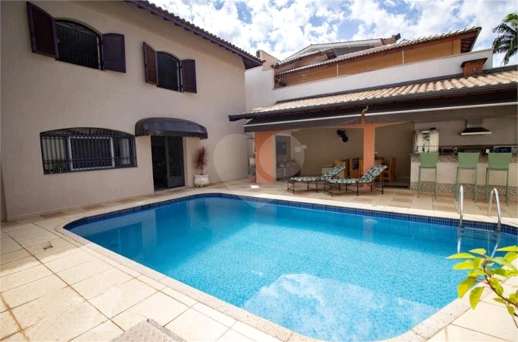 Sobrado excelente com piscina. Espaço gourmet. Salão de festas. Home office. Rua particular