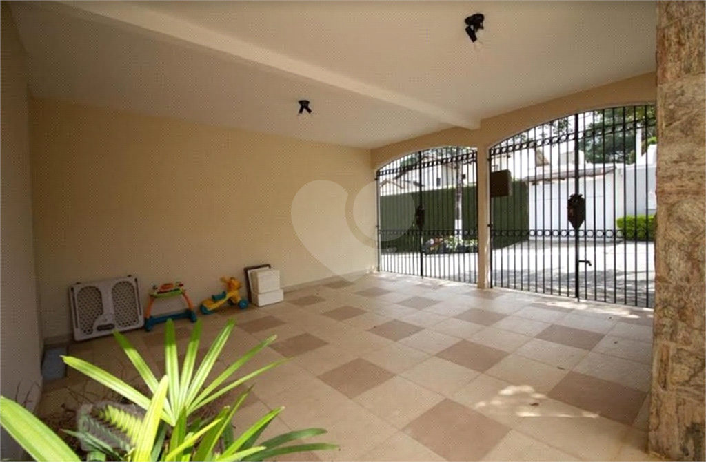 Sobrado excelente com piscina. Espaço gourmet. Salão de festas. Home office. Rua particular