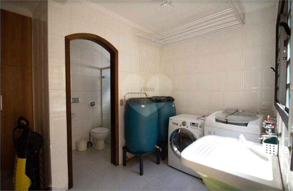 Sobrado excelente com piscina. Espaço gourmet. Salão de festas. Home office. Rua particular
