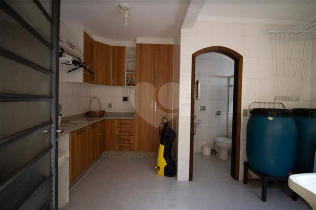 Sobrado excelente com piscina. Espaço gourmet. Salão de festas. Home office. Rua particular