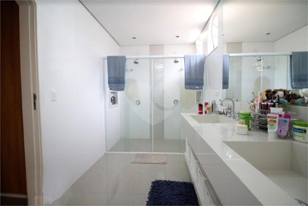 Sobrado excelente com piscina. Espaço gourmet. Salão de festas. Home office. Rua particular