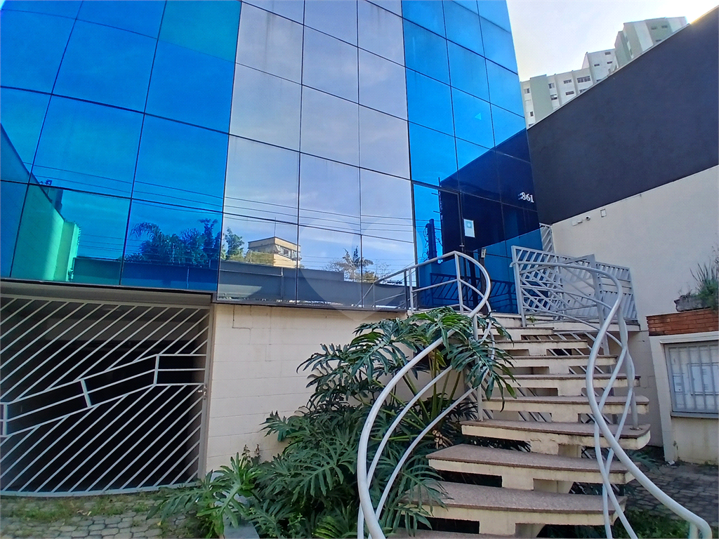 Prédio comercial com 500 metros de área construída na zona norte