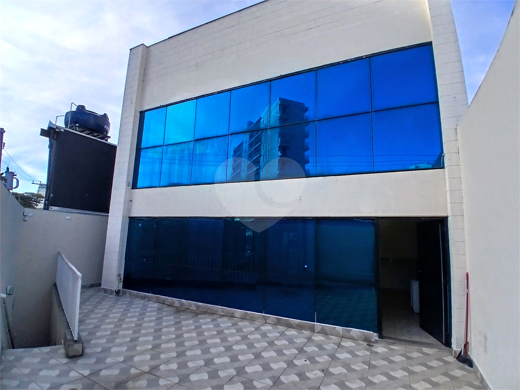 Prédio comercial com 500 metros de área construída na zona norte