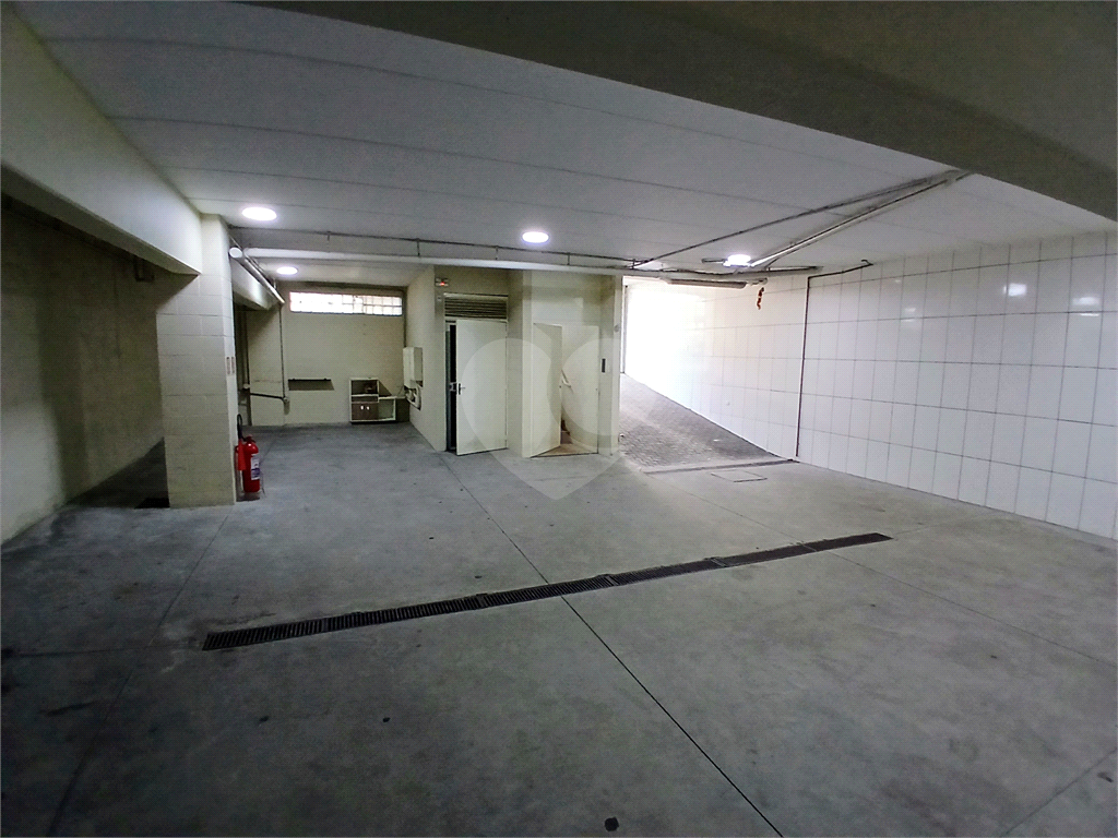 Prédio comercial com 500 metros de área construída na zona norte