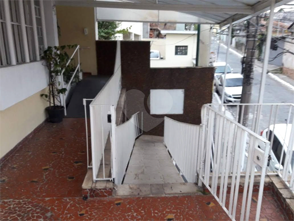 CASA TERREA NA PARADA INGLESA COM MUITOS COMODOS E EDICULA