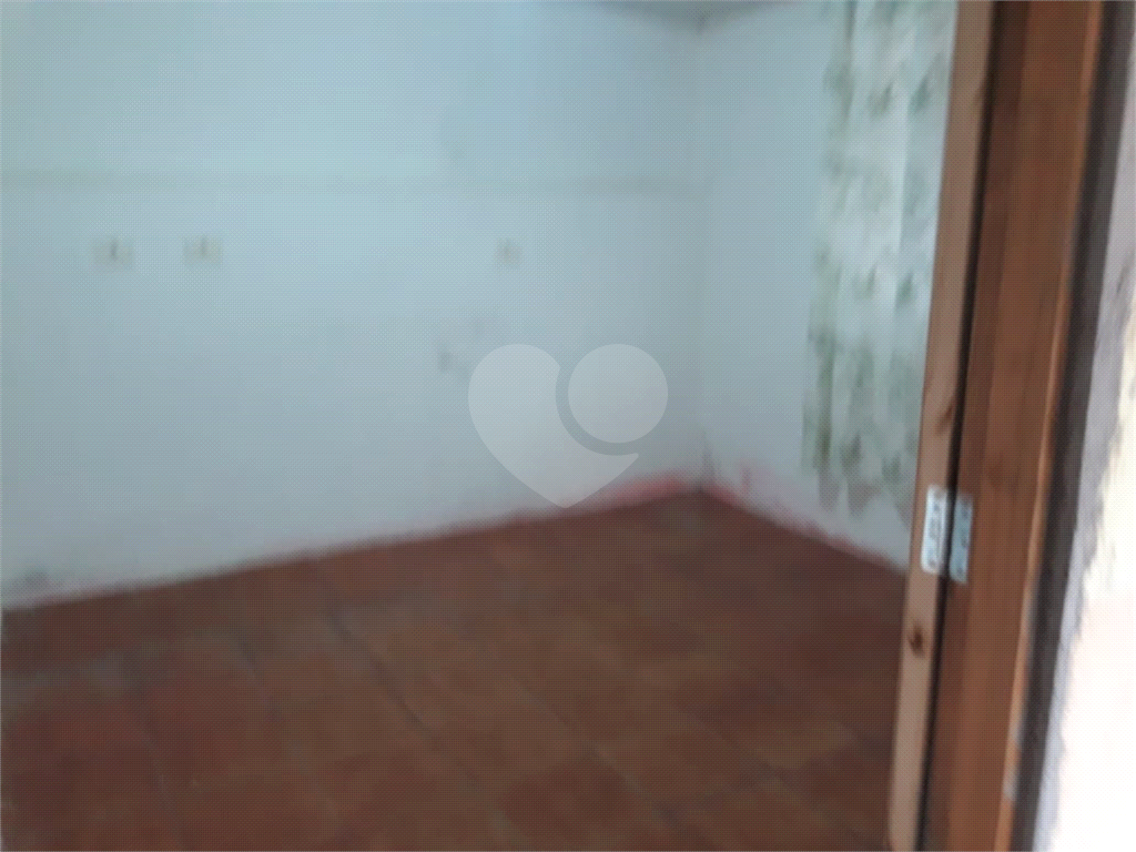 CASA TERREA NA PARADA INGLESA COM MUITOS COMODOS E EDICULA