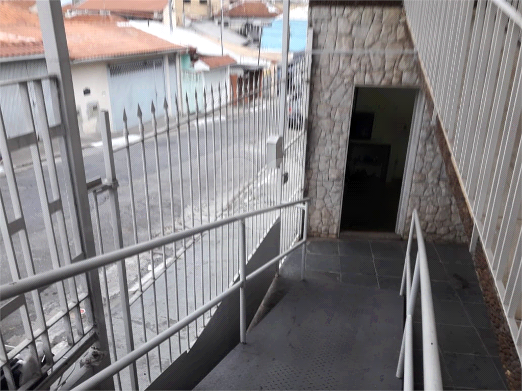 CASA TERREA NA PARADA INGLESA COM MUITOS COMODOS E EDICULA