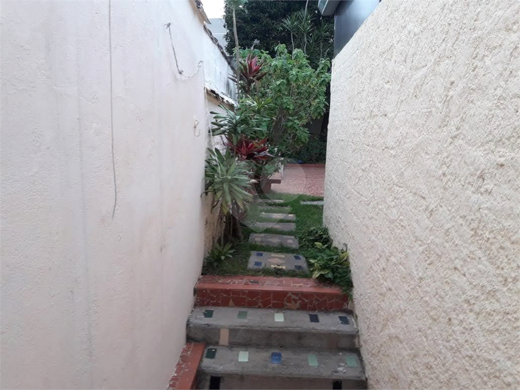 CASA TERREA NA PARADA INGLESA COM MUITOS COMODOS E EDICULA