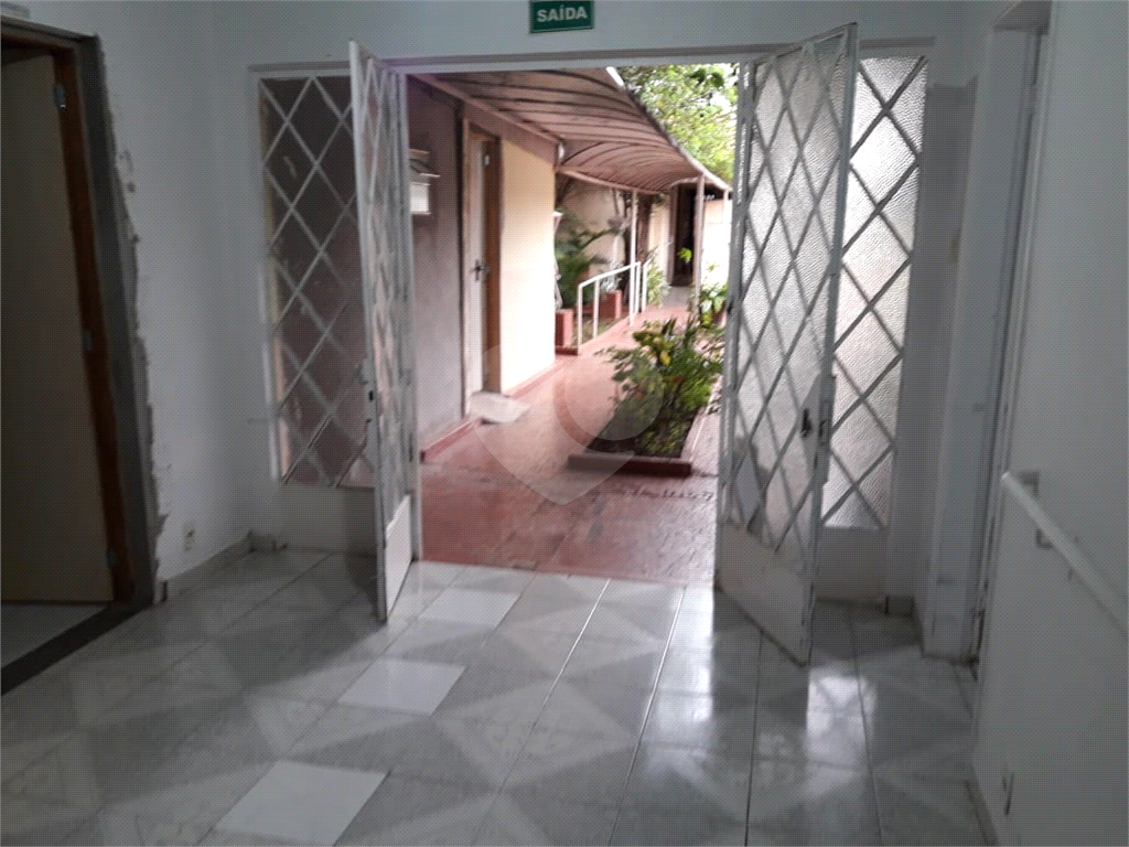 CASA TERREA NA PARADA INGLESA COM MUITOS COMODOS E EDICULA