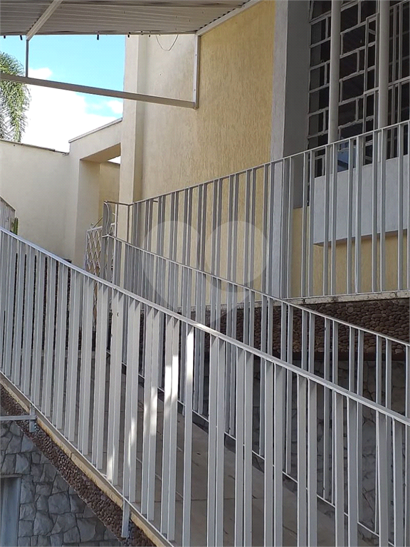 CASA TERREA NA PARADA INGLESA COM MUITOS COMODOS E EDICULA