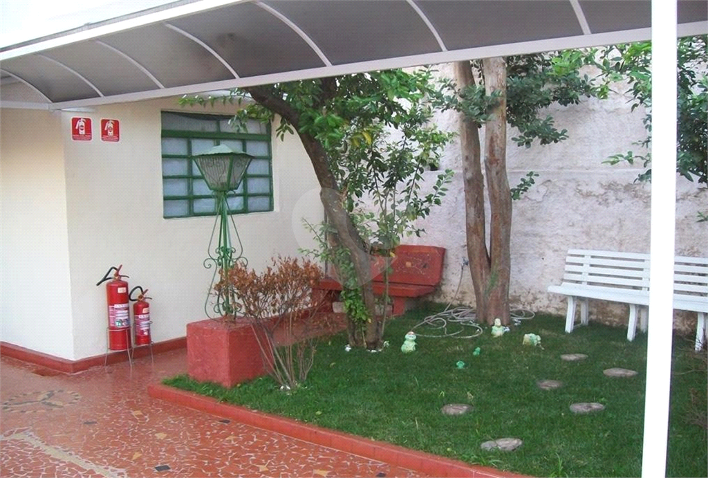 CASA TERREA NA PARADA INGLESA COM MUITOS COMODOS E EDICULA