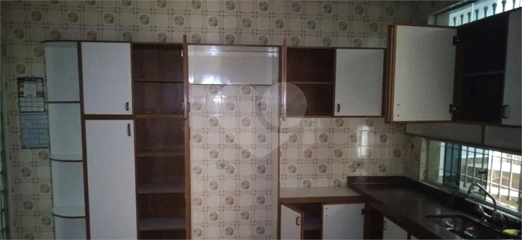 CASA TERREA NA PARADA INGLESA COM MUITOS COMODOS E EDICULA