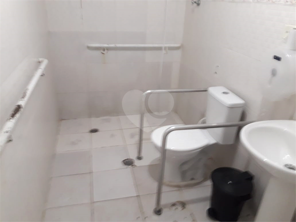 CASA TERREA NA PARADA INGLESA COM MUITOS COMODOS E EDICULA