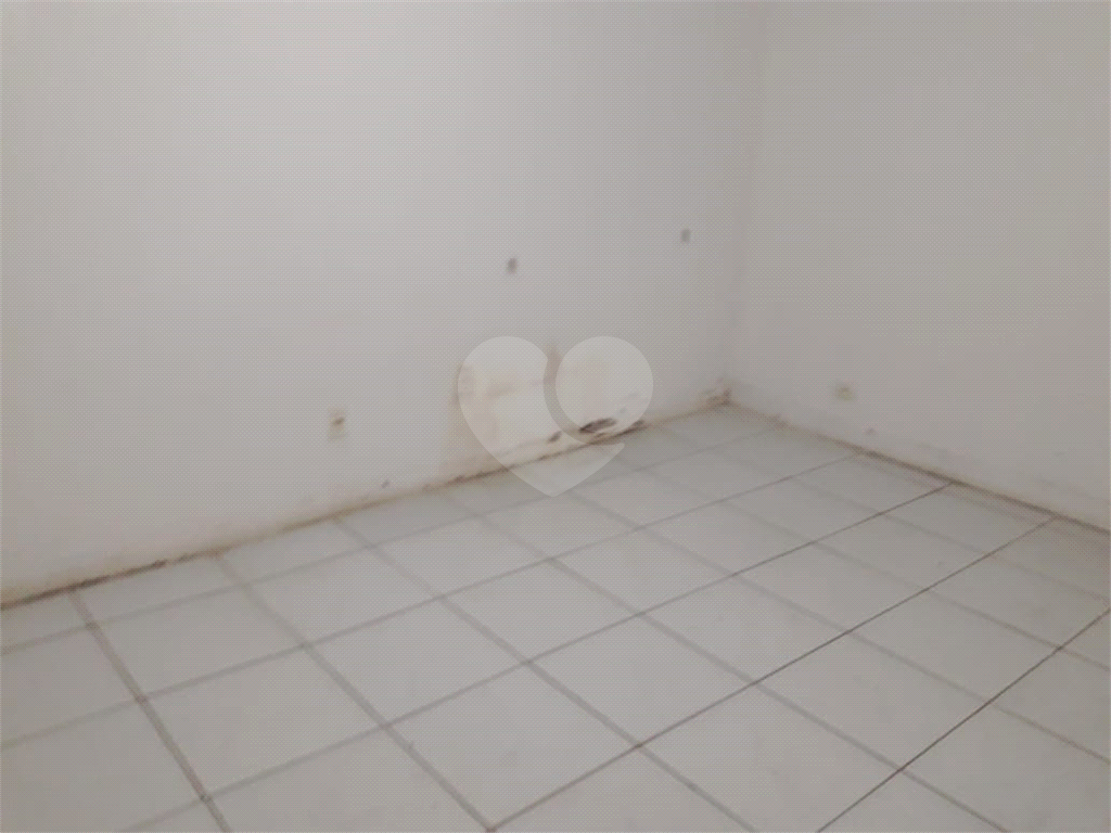 CASA TERREA NA PARADA INGLESA COM MUITOS COMODOS E EDICULA