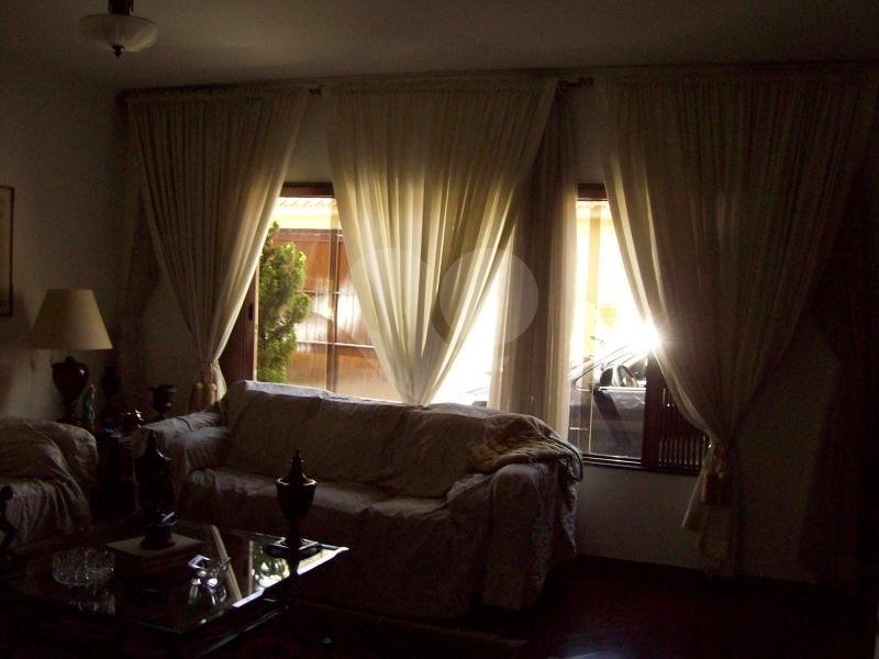 CASA TÉRREA A VENDA NO PARQUE NOVO MUNDO - 3 SUÍTES E 4 VAGAS DE GARAGEM