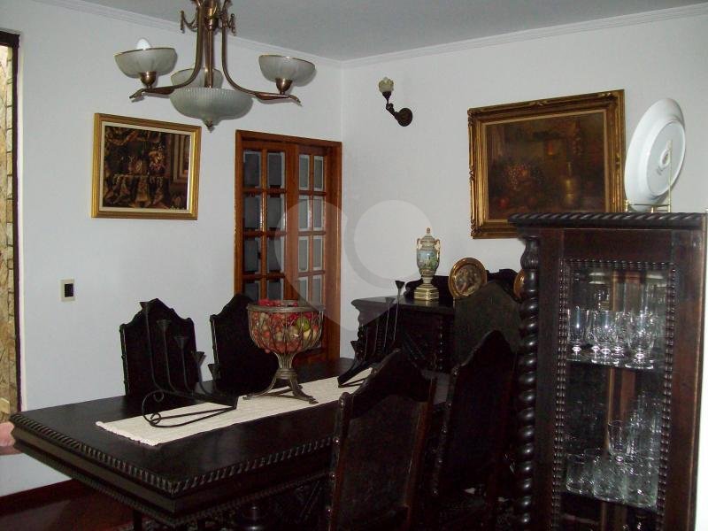 CASA TÉRREA A VENDA NO PARQUE NOVO MUNDO - 3 SUÍTES E 4 VAGAS DE GARAGEM