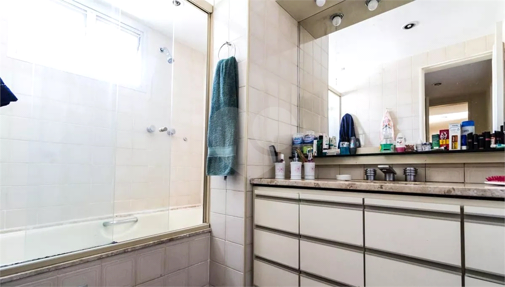 Apartamento com Vista Panorâmica - 130m², Mobiliado e 3 Vagas de Garagem