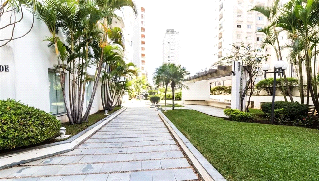 Apartamento com Vista Panorâmica - 130m², Mobiliado e 3 Vagas de Garagem