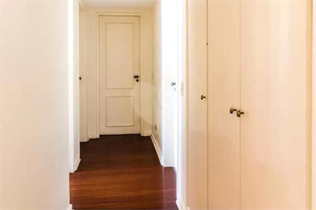 Apartamento com Vista Panorâmica - 130m², Mobiliado e 3 Vagas de Garagem