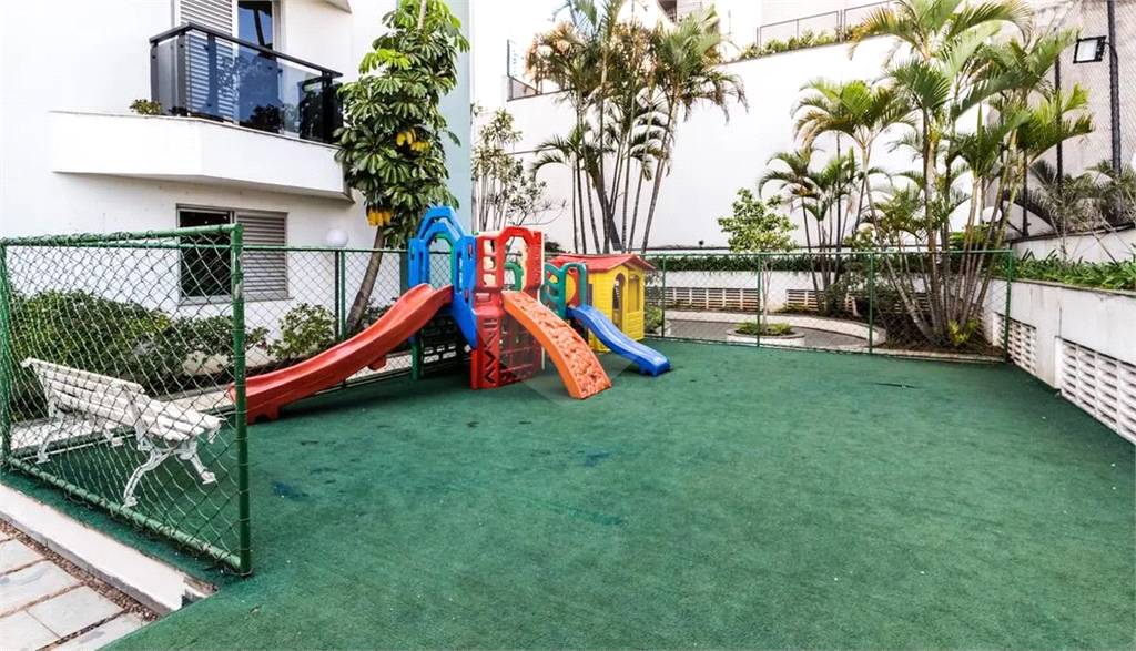 Apartamento com Vista Panorâmica - 130m², Mobiliado e 3 Vagas de Garagem