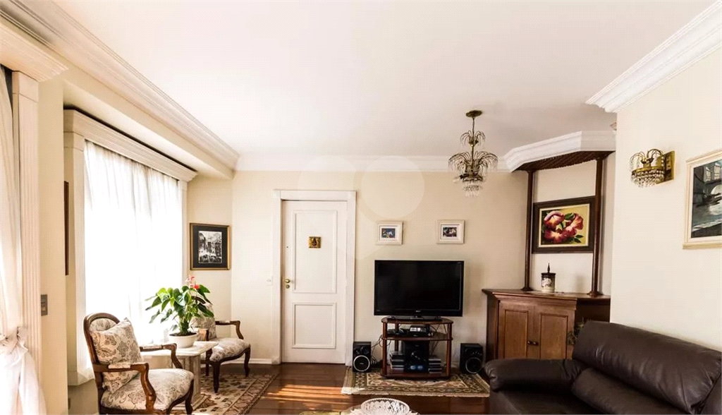 Apartamento com Vista Panorâmica - 130m², Mobiliado e 3 Vagas de Garagem