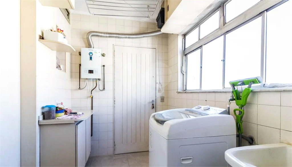 Apartamento com Vista Panorâmica - 130m², Mobiliado e 3 Vagas de Garagem