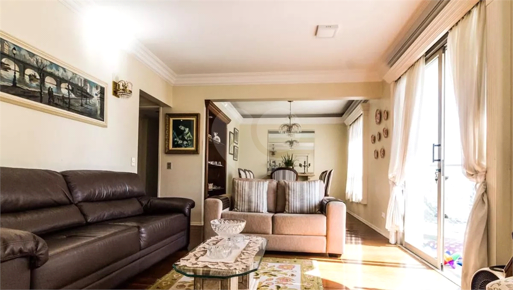 Apartamento com Vista Panorâmica - 130m², Mobiliado e 3 Vagas de Garagem