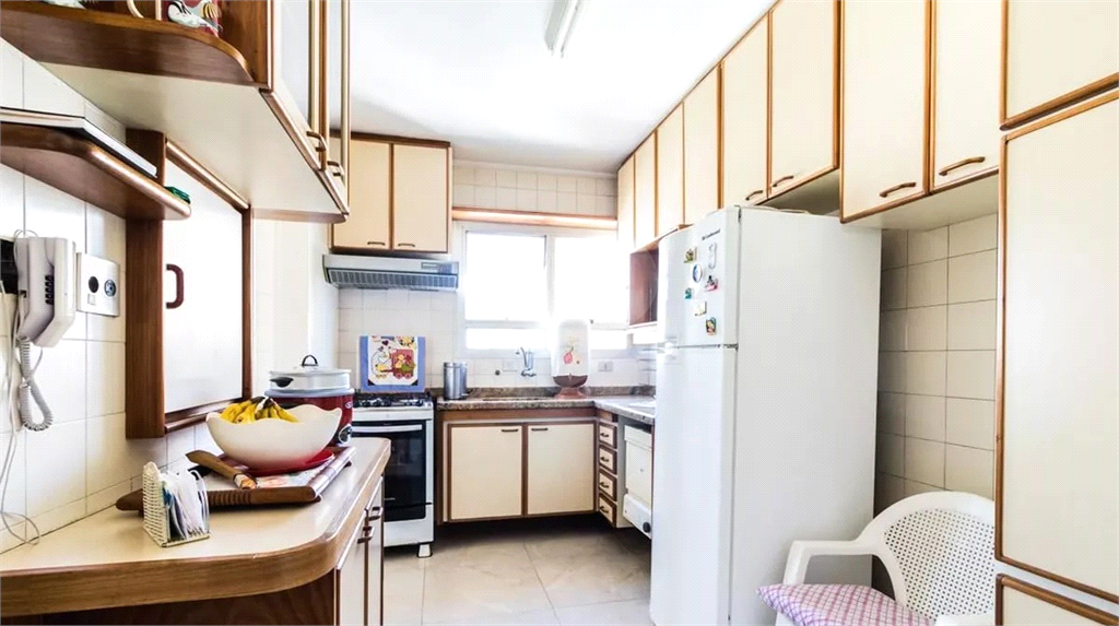 Apartamento com Vista Panorâmica - 130m², Mobiliado e 3 Vagas de Garagem