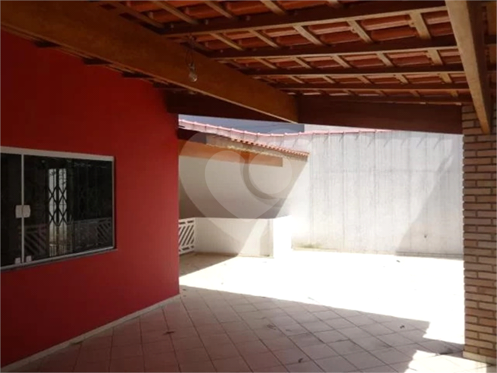 Casa à venda com 4 quartos, 260m² - Foto 1