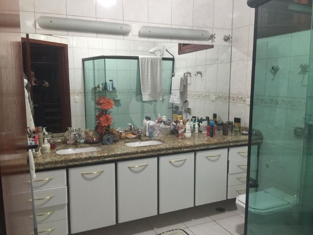 Excelente Sobrado a venda com 450 metros quadrados!