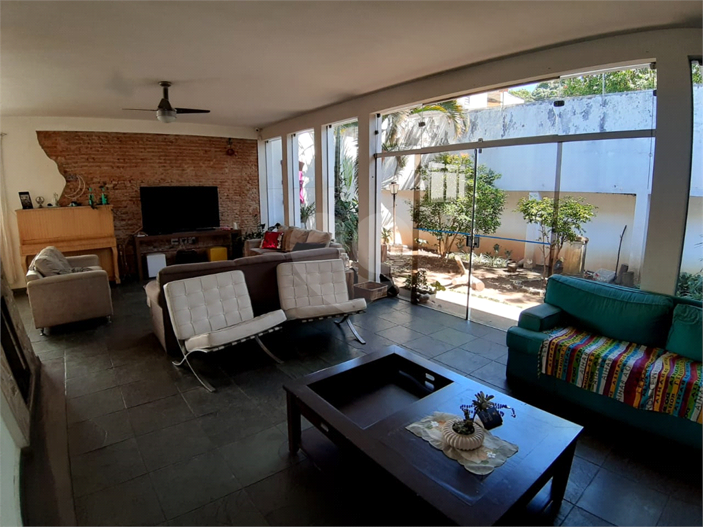 Casa com 5 dormitórios sendo 2 suítes e 7 vagas a venda nas Palmas do Tremembé