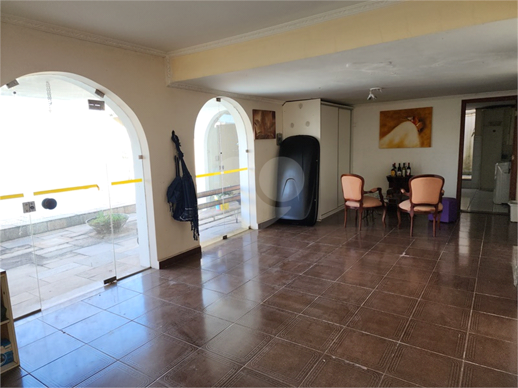 Casa com 5 dormitórios sendo 2 suítes e 7 vagas a venda nas Palmas do Tremembé