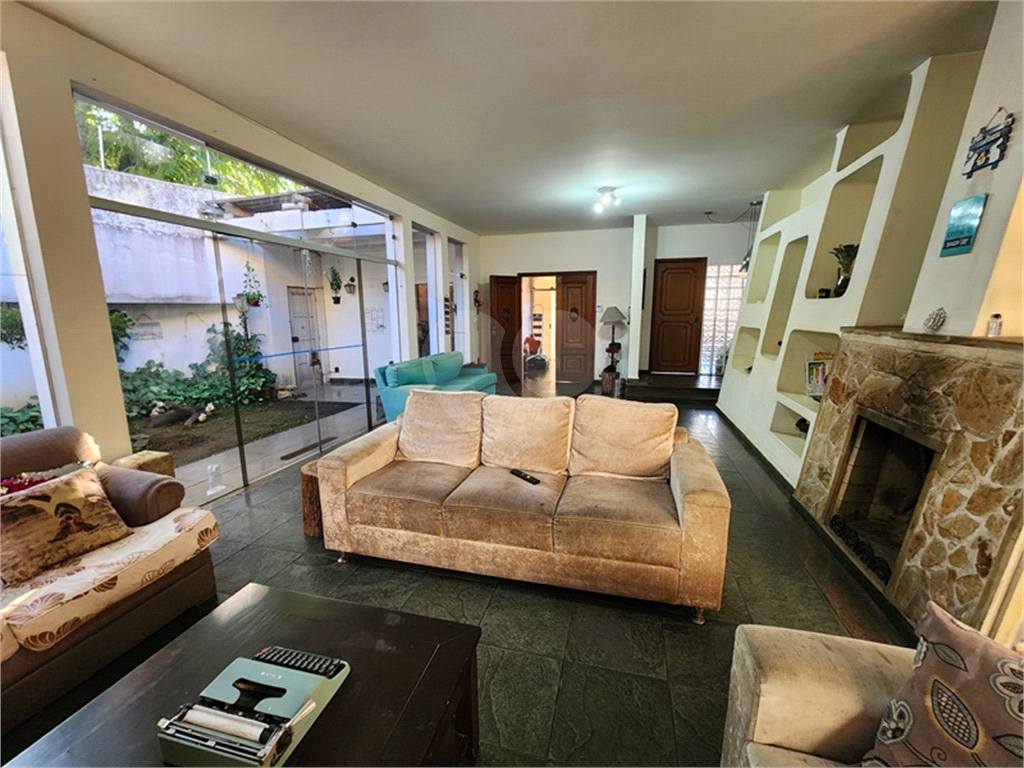 Casa com 5 dormitórios sendo 2 suítes e 7 vagas a venda nas Palmas do Tremembé