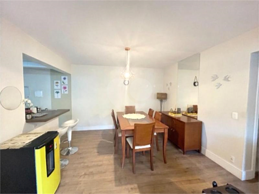 Apartamento à venda em Santana com sacada gourmet, meia quadra da Avenida Braz Leme