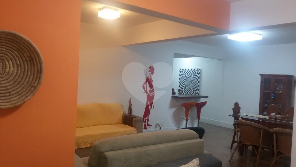 Apartamento à venda em Santana com sacada gourmet, meia quadra da Avenida Braz Leme