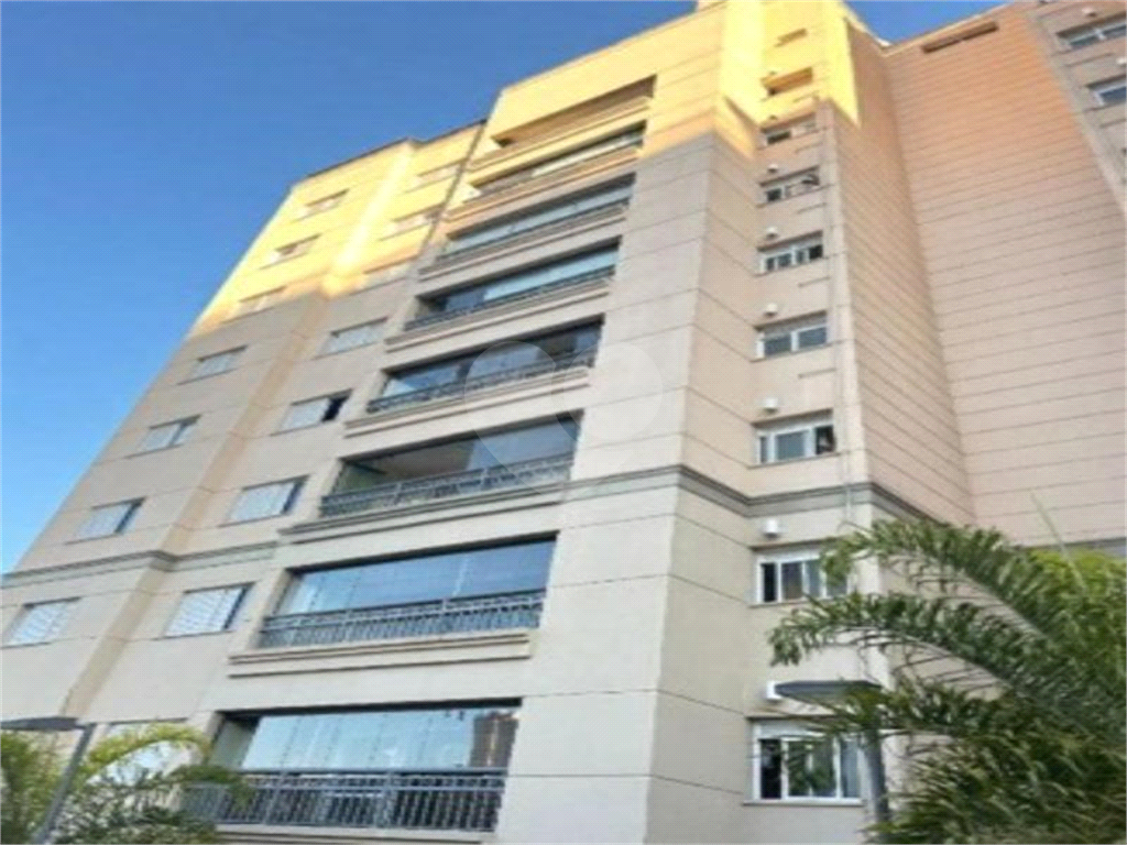 Apartamento à venda em Santana com sacada gourmet, meia quadra da Avenida Braz Leme