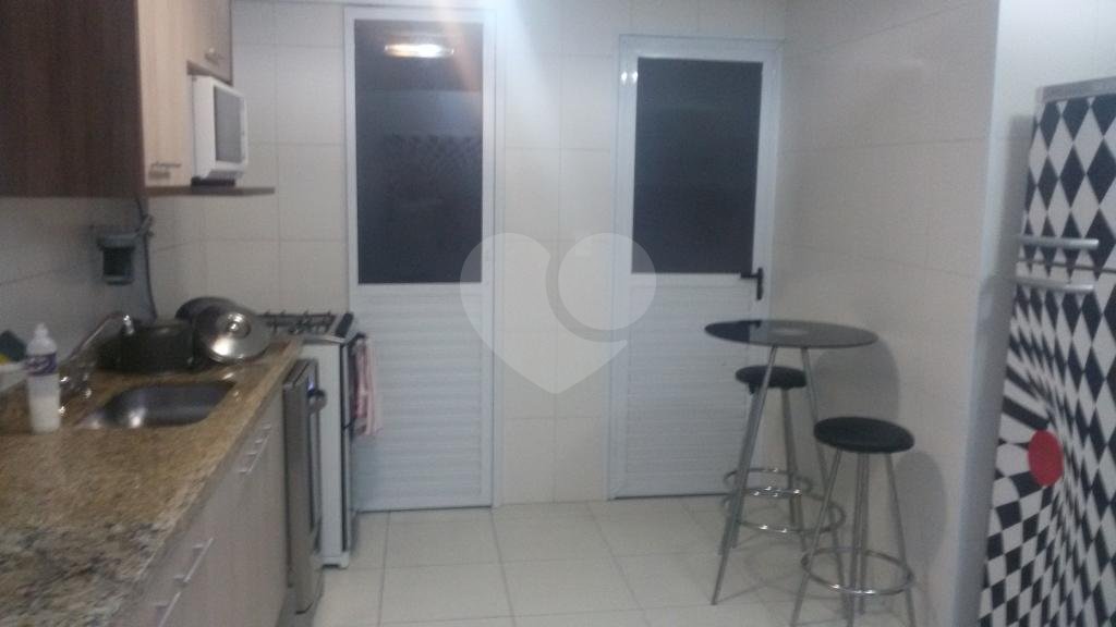 Apartamento à venda em Santana com sacada gourmet, meia quadra da Avenida Braz Leme