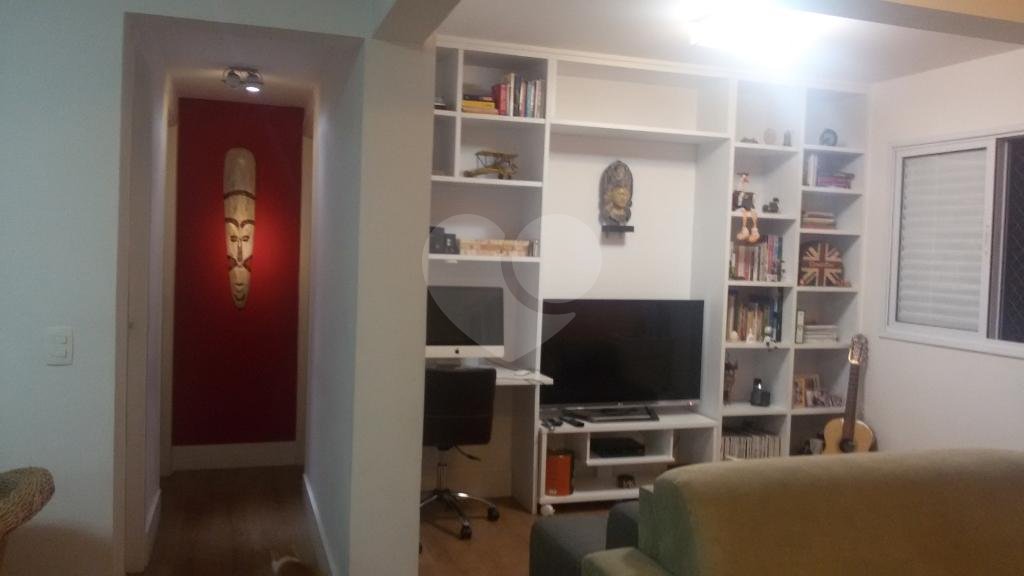 Apartamento à venda em Santana com sacada gourmet, meia quadra da Avenida Braz Leme