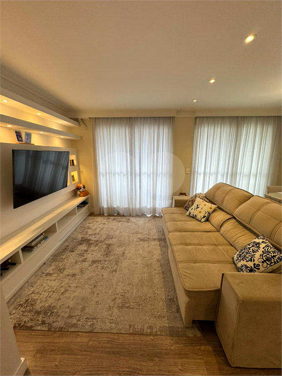 Imóvel de 126m² sala de estar de 2 ambientes com varanda e lavabo 3 quartos, sendo 2 suítes, 3 vagas de garagem Vila Romana