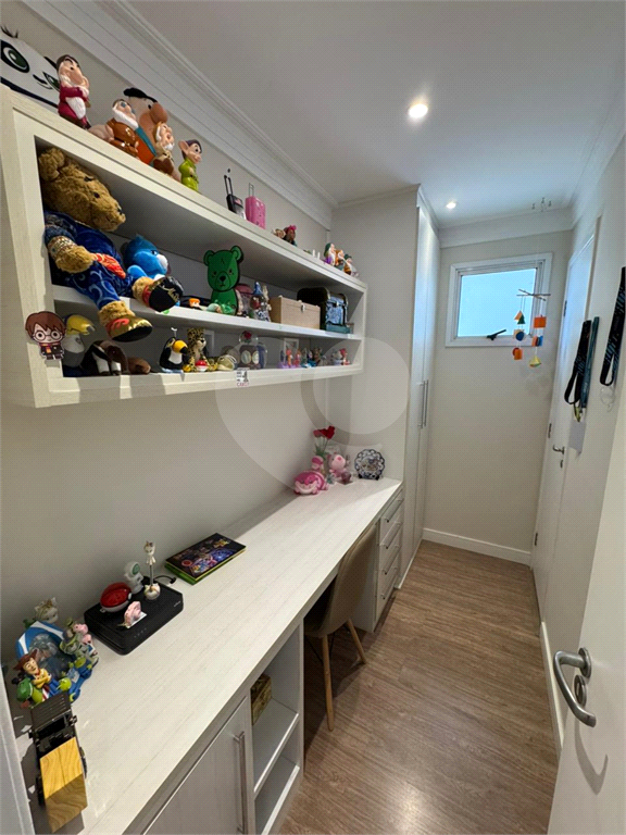 Imóvel de 126m² sala de estar de 2 ambientes com varanda e lavabo 3 quartos, sendo 2 suítes, 3 vagas de garagem Vila Romana