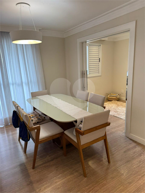 Imóvel de 126m² sala de estar de 2 ambientes com varanda e lavabo 3 quartos, sendo 2 suítes, 3 vagas de garagem Vila Romana