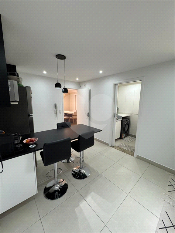 Imóvel de 126m² sala de estar de 2 ambientes com varanda e lavabo 3 quartos, sendo 2 suítes, 3 vagas de garagem Vila Romana