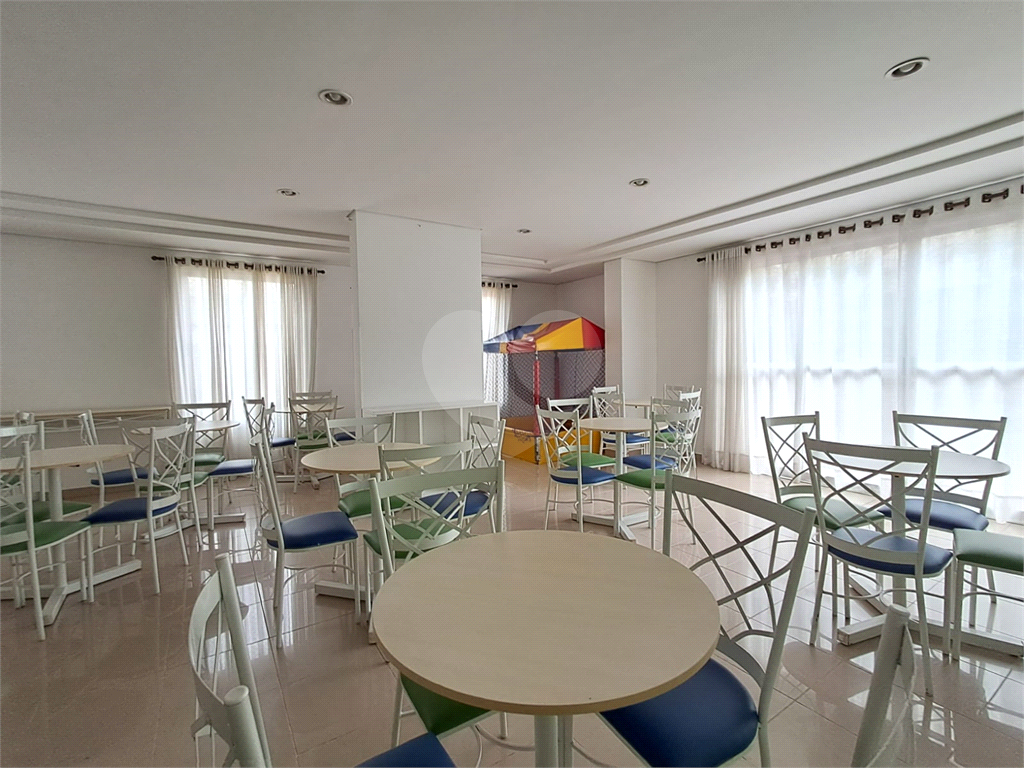 Imóvel de 126m² sala de estar de 2 ambientes com varanda e lavabo 3 quartos, sendo 2 suítes, 3 vagas de garagem Vila Romana